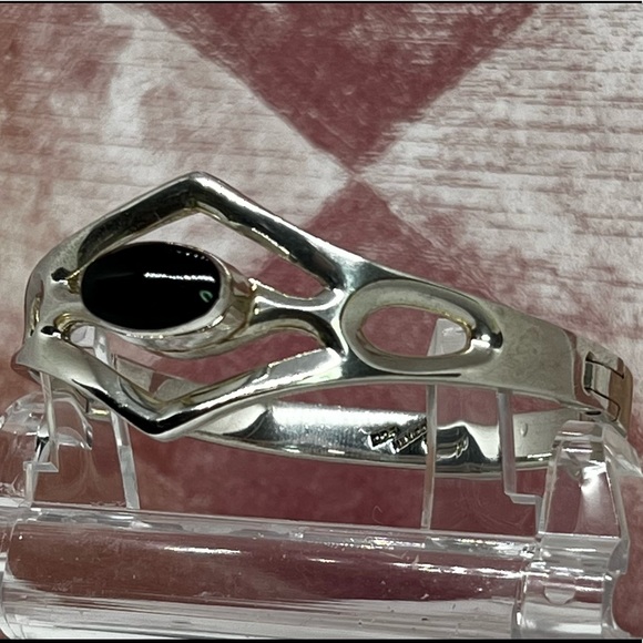 Vintage Silver Hinged Onyx Bangle - Picture 3 of 6